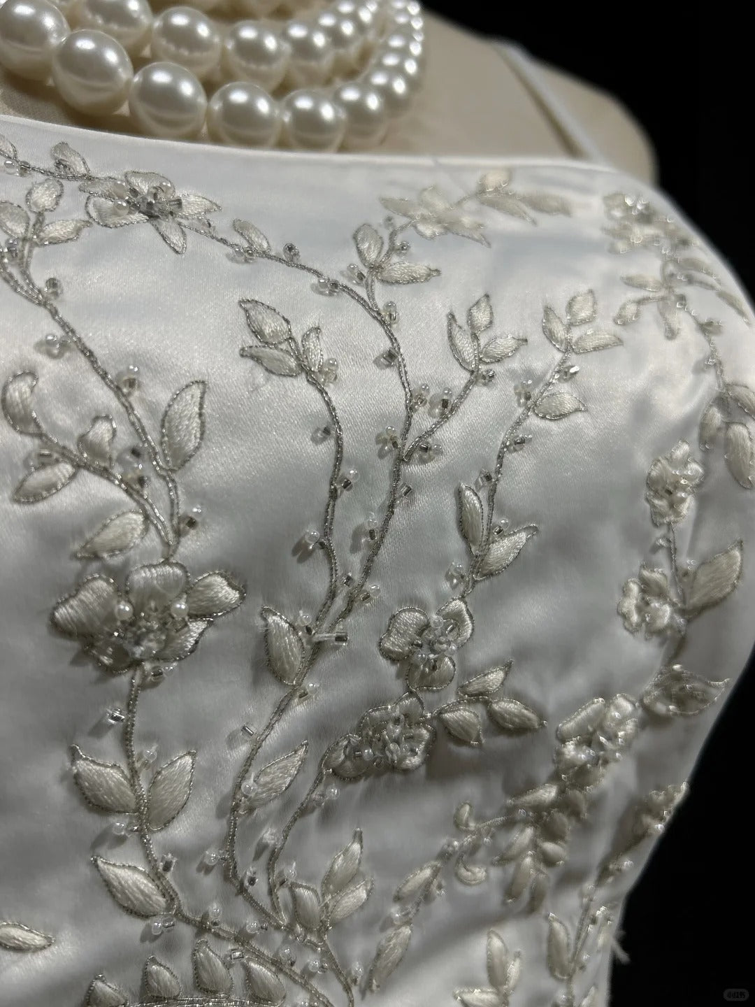 Vintage A line Spaghetti Strap Satin With Beads Sleeveless White Long Wedding Dresses RB3955