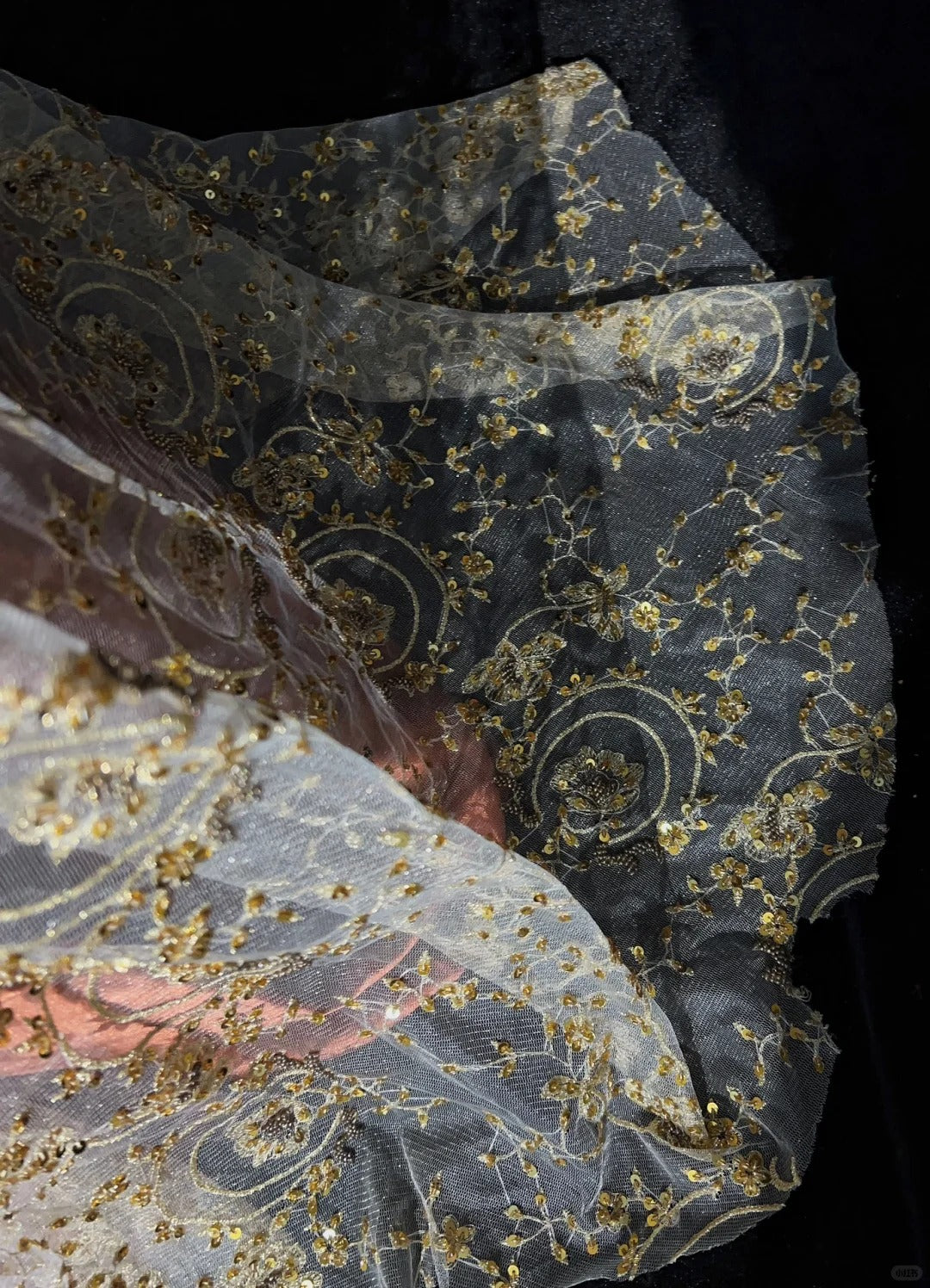Bescheidene Ballkleider Meerjungfrau Spaghettiträger Goldene Spitze mit Perlen Lange Abendgarderobe N3462