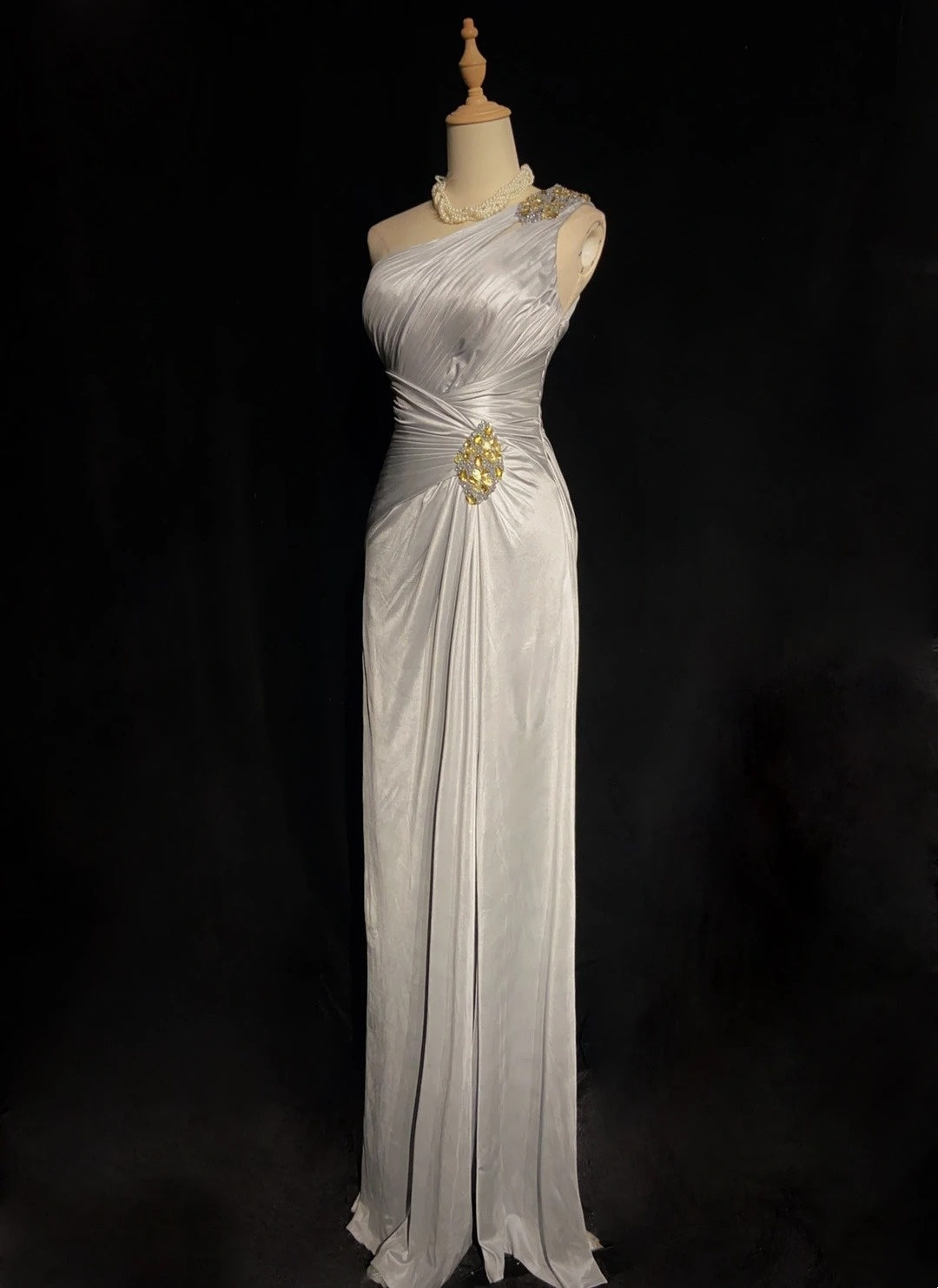 Belles Robes de Bal Coupe Empire Asymétrique Gris Argenté Longues Tenues de Soirée Formelles N3663