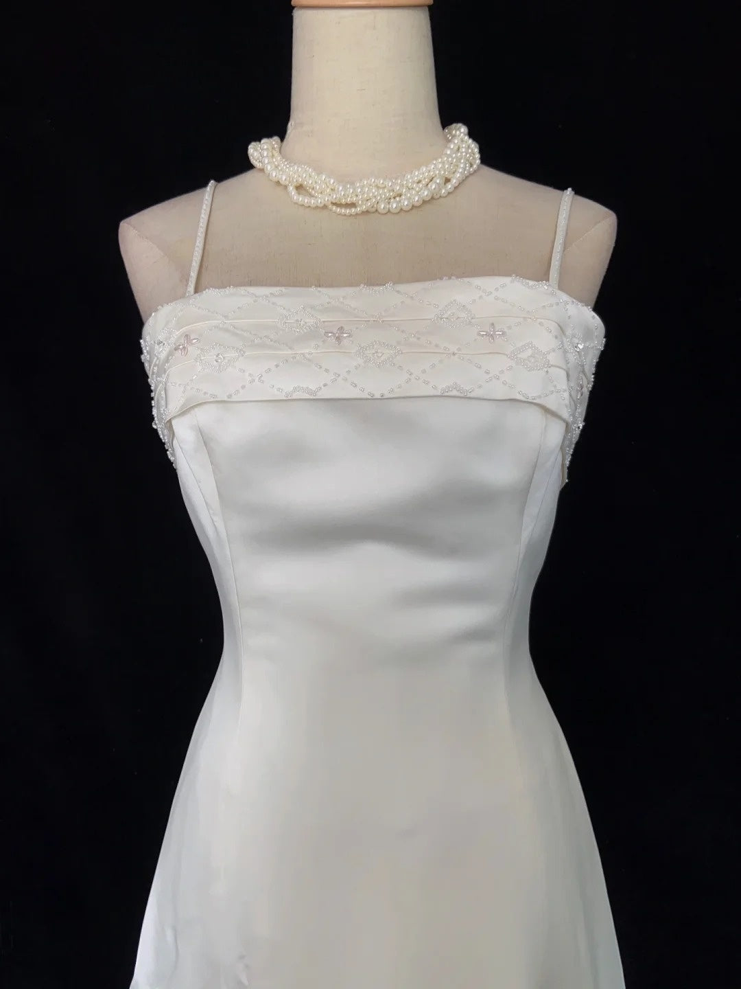 Bescheidene Ballkleider Inspo A-Linie Spaghettiträger Weißer Satin mit Cape für Damen Abendkleid N3222