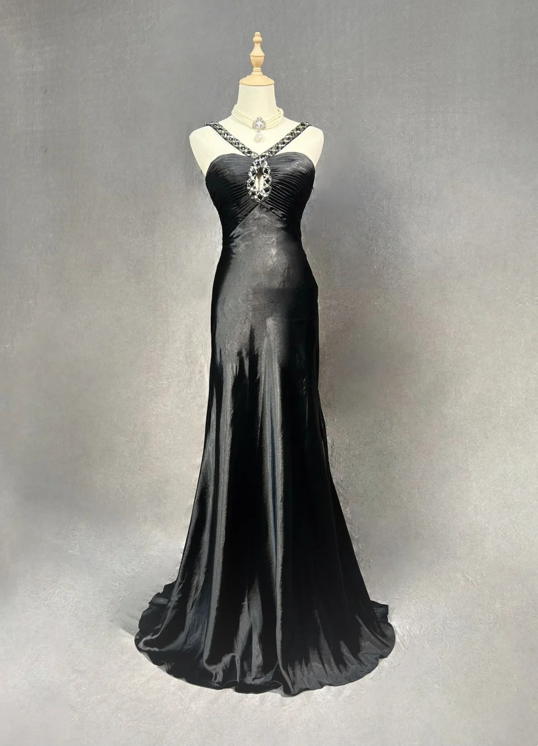 Robes de bal vintage Sirène Licol Années 90 Satin avec perles Longue Robe de soirée formelle N2504