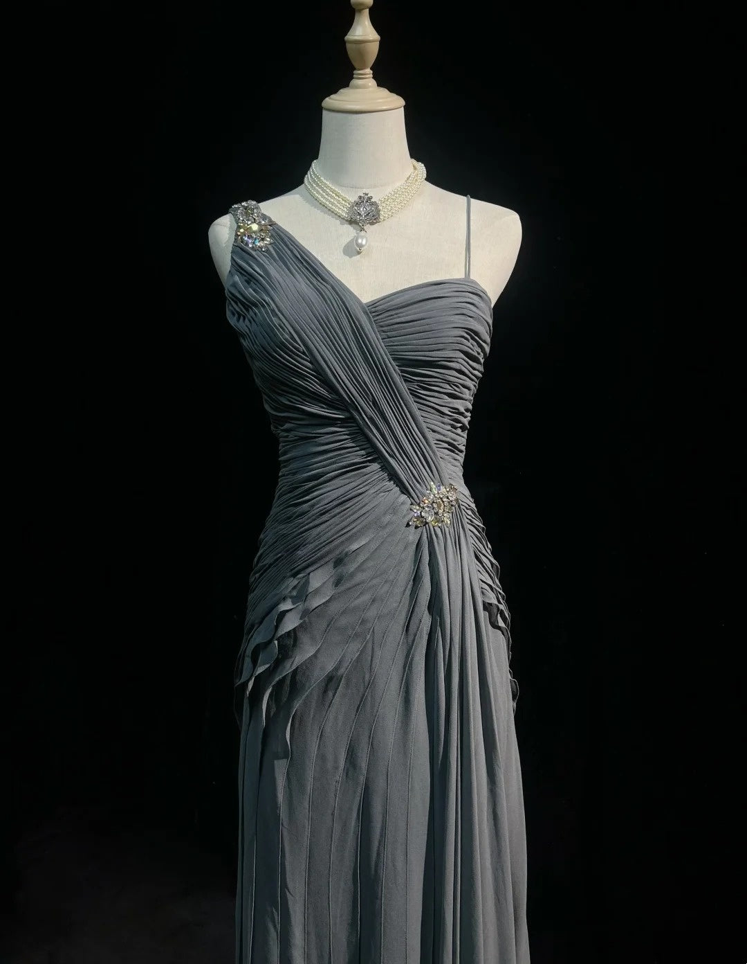 Einfache Ballkleider Meerjungfrau Spaghetti-Träger Grau Chiffon Bodenlang Rüschen Formelles Abendkleid N3685