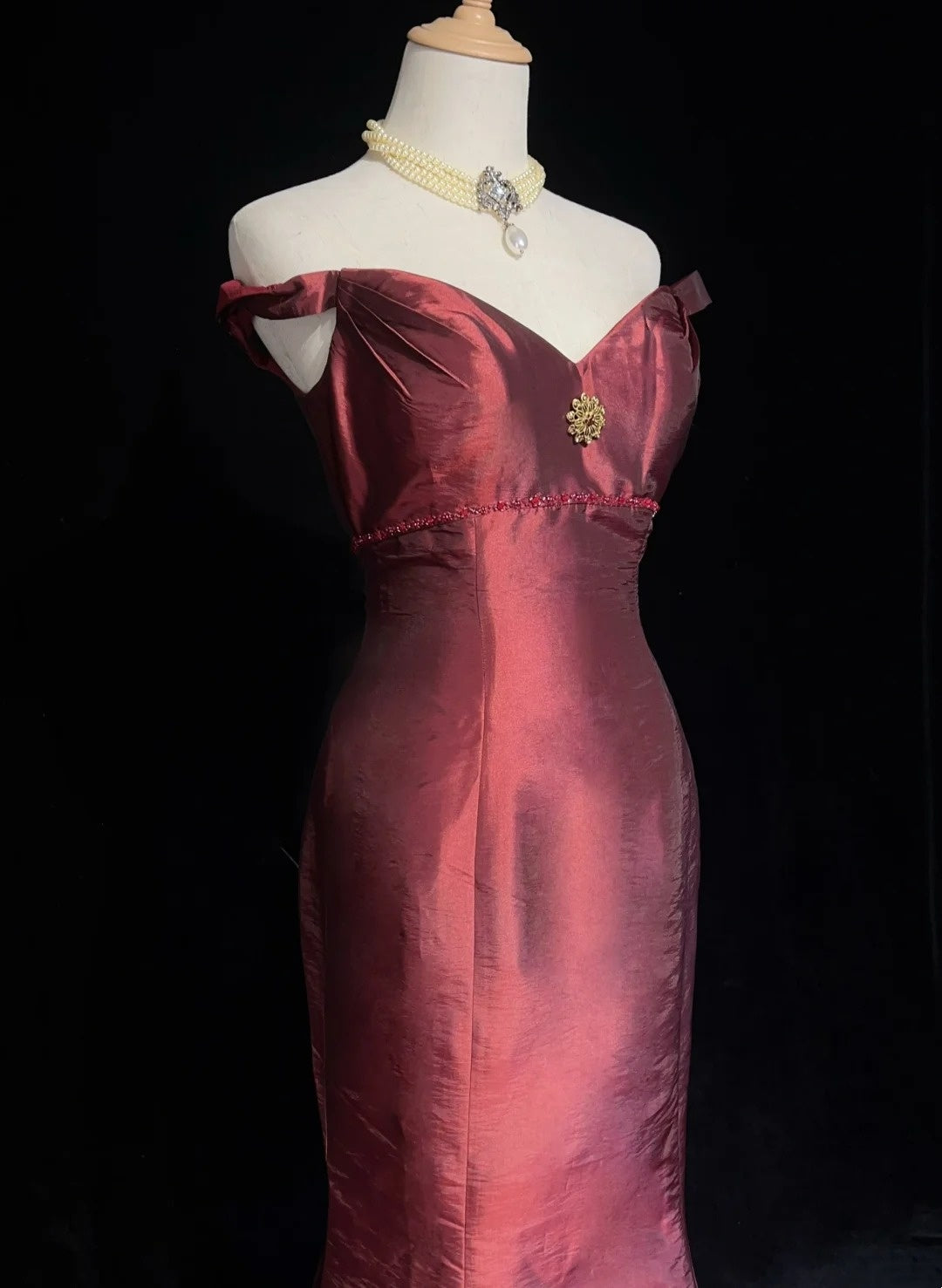Glamouröse Ballkleider Meerjungfrau schulterfrei Rostrot mit Perlen Abendkleid N2874