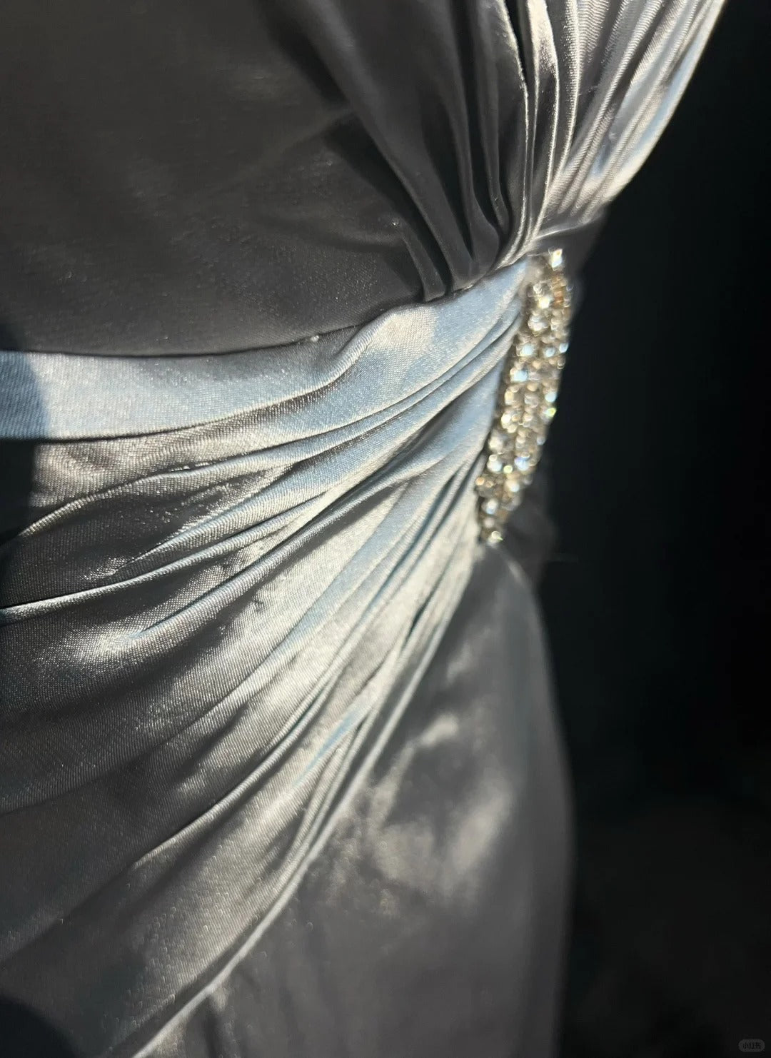 Vintage Prom Dresses 2000er Jahre A-Linie Neckholder Silbergrau mit Rüschen langes Ballkleid N3028