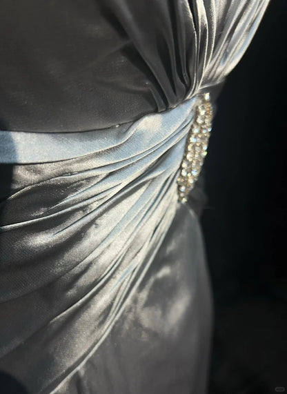 Vintage Prom Dresses 2000er Jahre A-Linie Neckholder Silbergrau mit Rüschen langes Ballkleid N3028