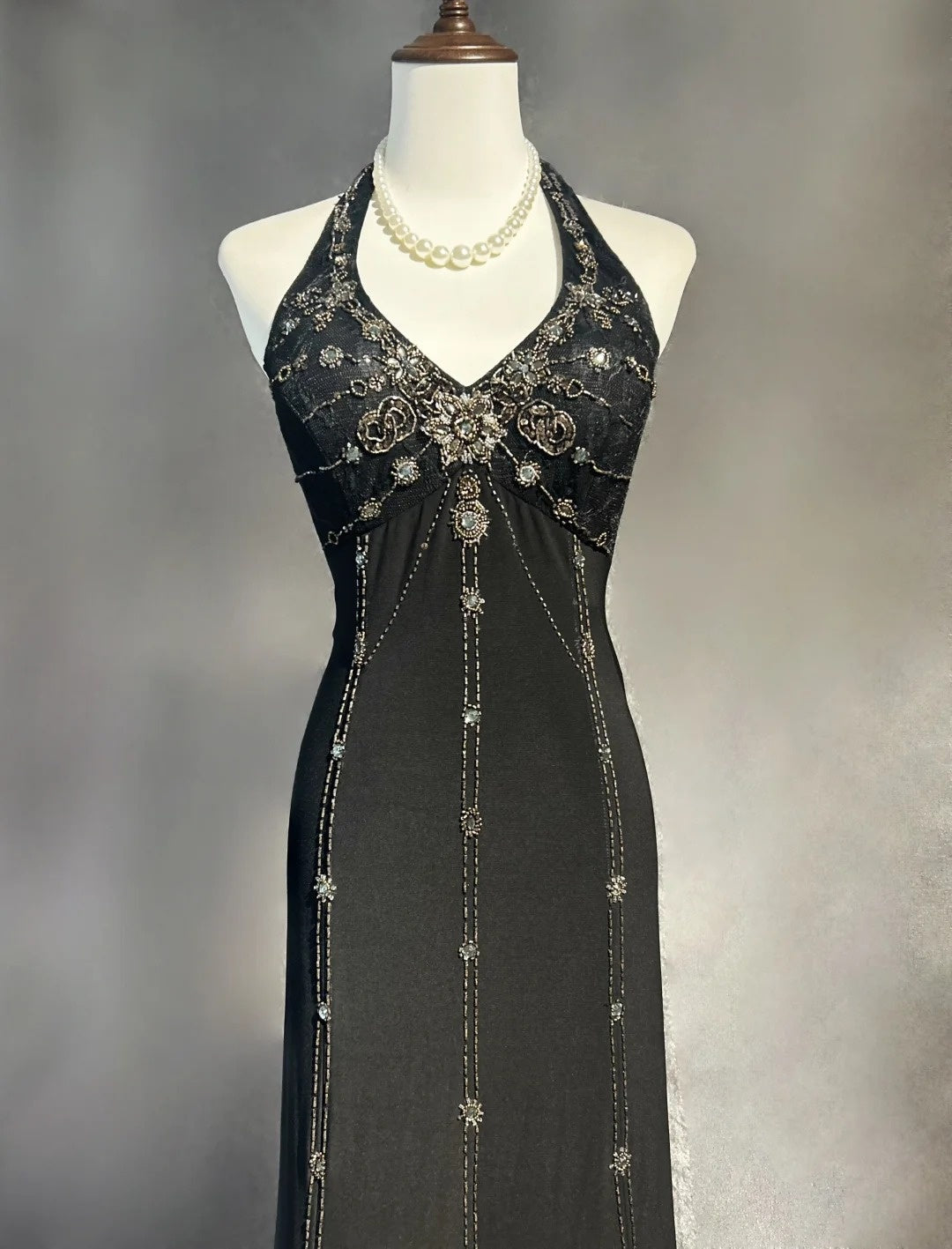 Vintage Ballkleider Meerjungfrau Neckholder Kleines Schwarzes Kleid mit Rüschen Lange Abendgarderobe N3446