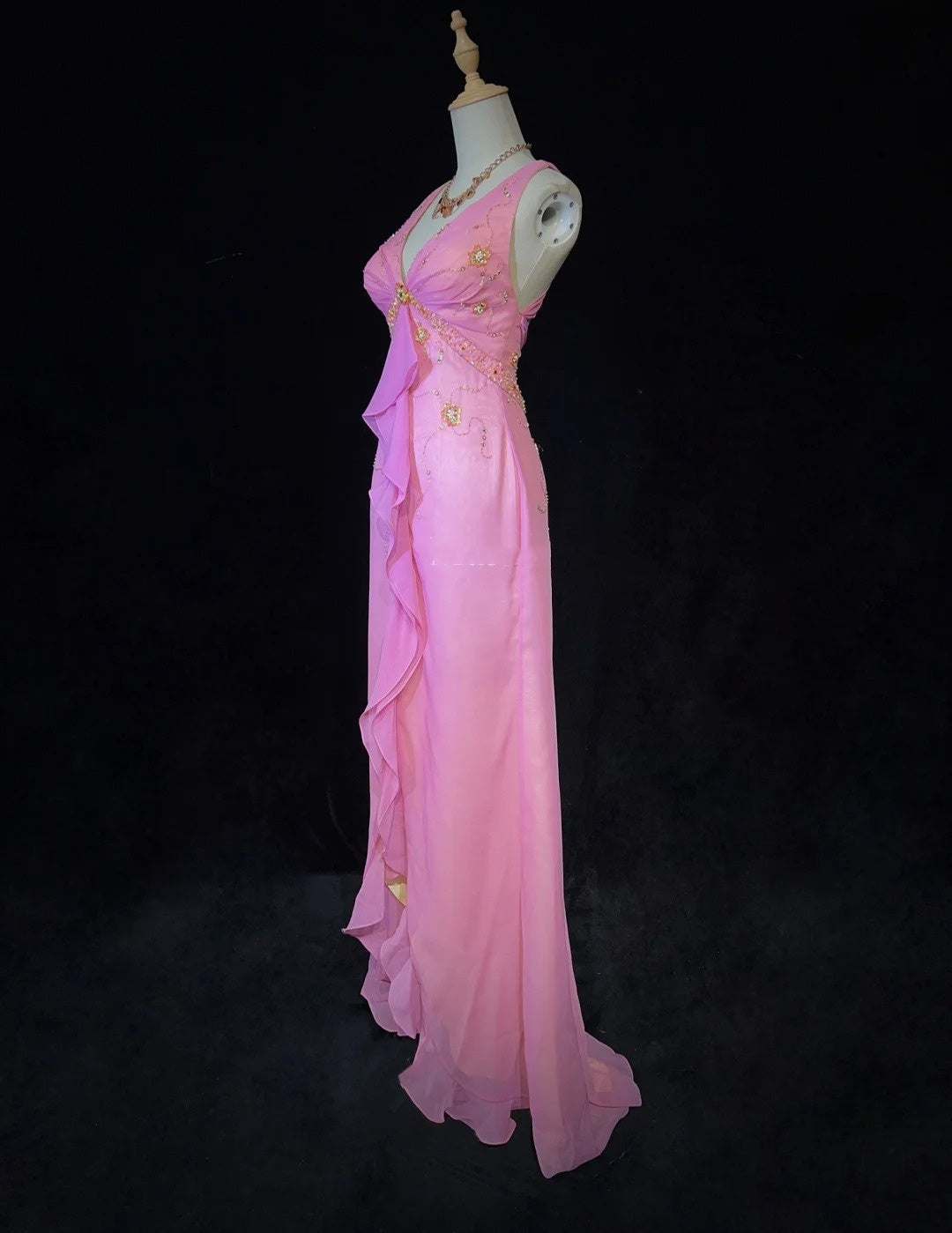 Bescheidene Ballkleider Inspo Meerjungfrau V-Ausschnitt Rosa Chiffon mit Rüschen-Perlenstickerei für Damen Festliches Kleid N3231