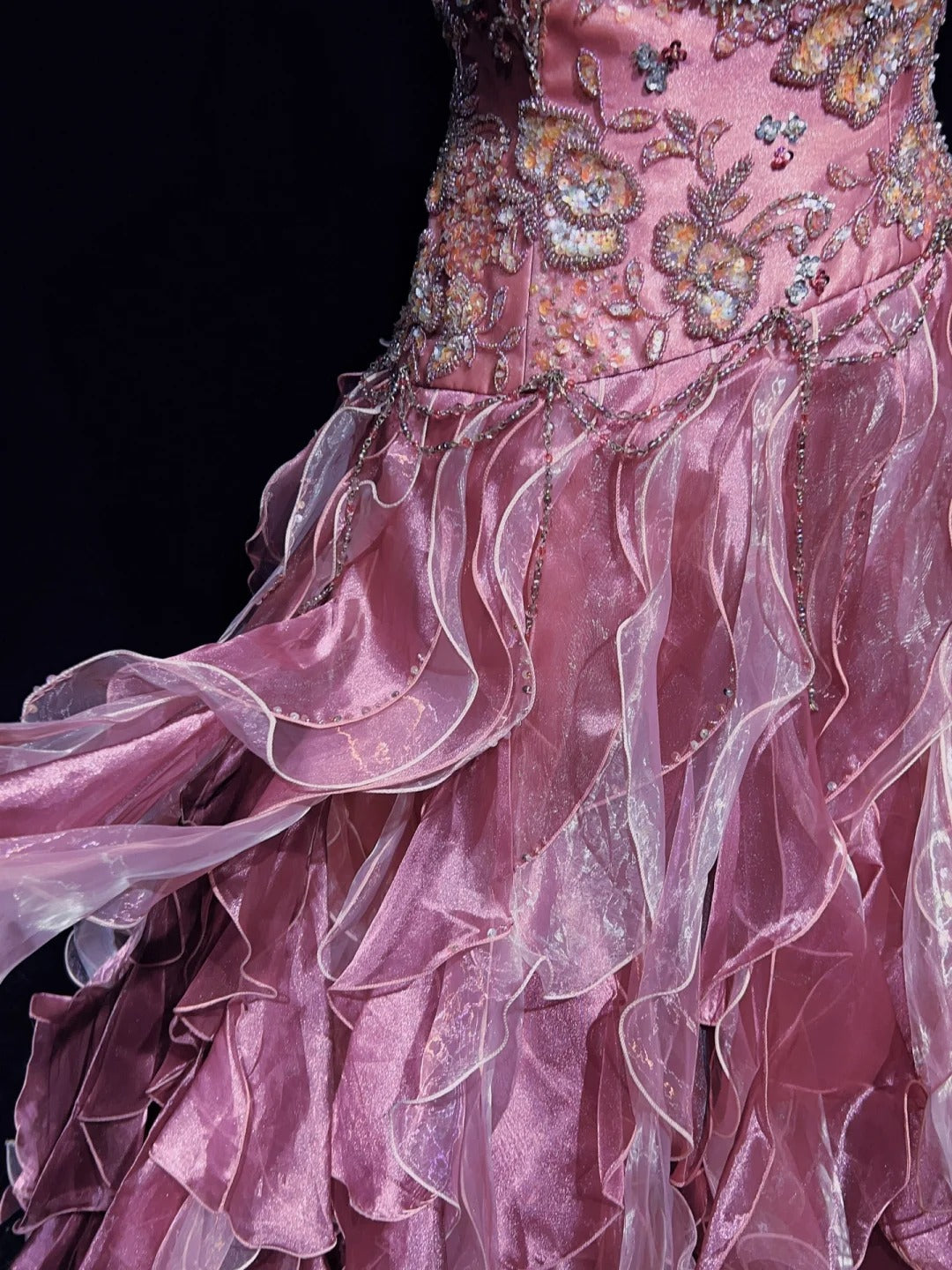 Prinzessinnen Ballkleid Trägerlos Rosa Tüll Stufenrock Abendkleid Langes Quinceañera Kleid N3286