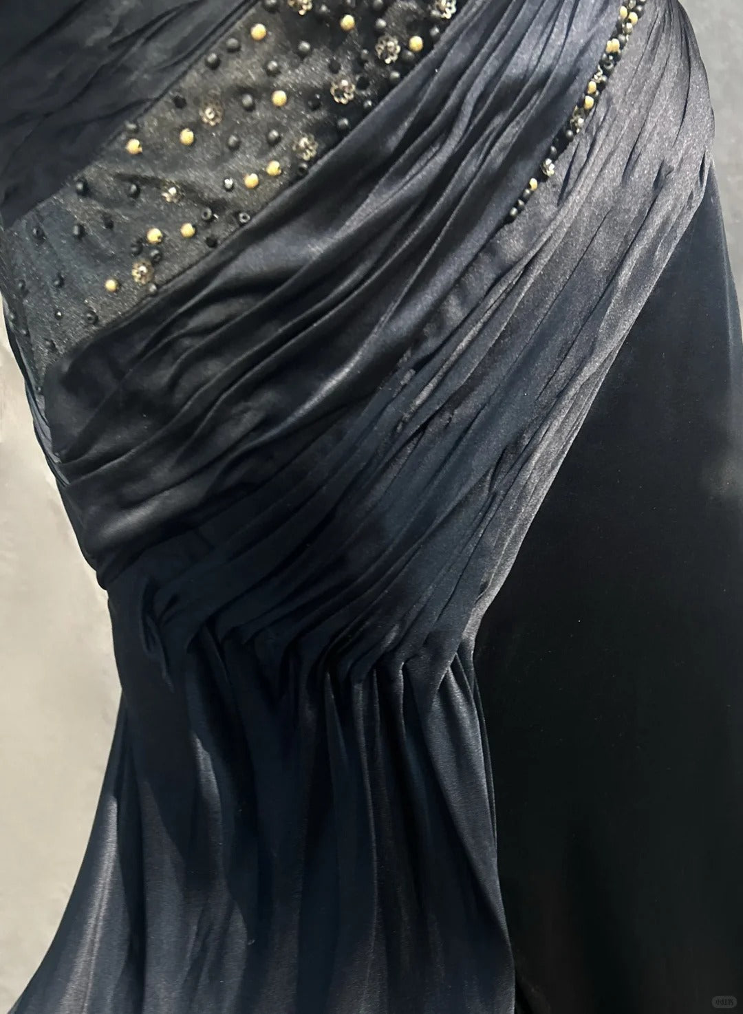 Robes de bal élégantes sirène asymétrique en satin noir cravate robe de soirée formelle longue perlée N3704