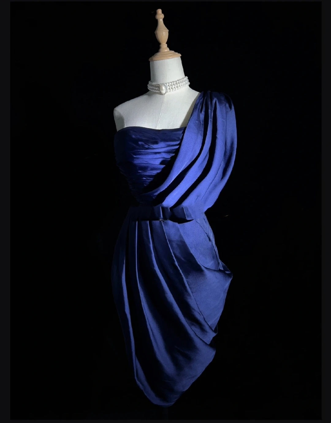 Bescheidene Etui Ein-Schulter-Kleider Marineblau Satin Ideen für Damen Kurze Geburtstagskleider Mini-Heimkehr-Outfits N3282
