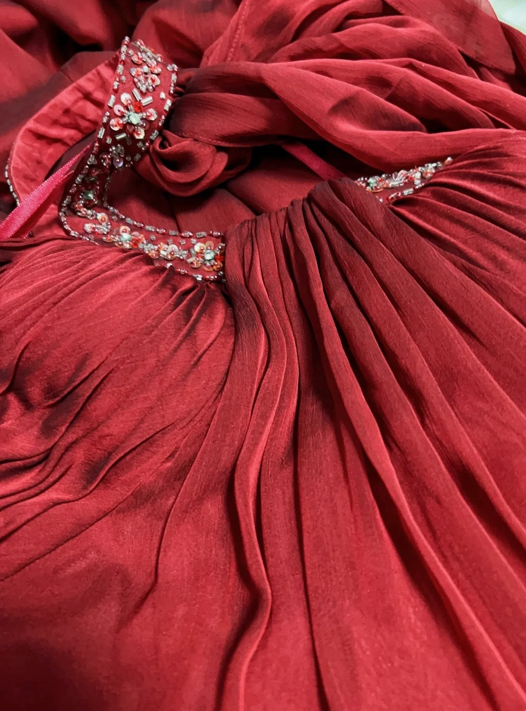 Robes de Bal Élégantes Ligne A Col Bijou Bourgogne Mousseline avec Cape Perles Sans Manches Longue Robe de Soirée Formelle N2885