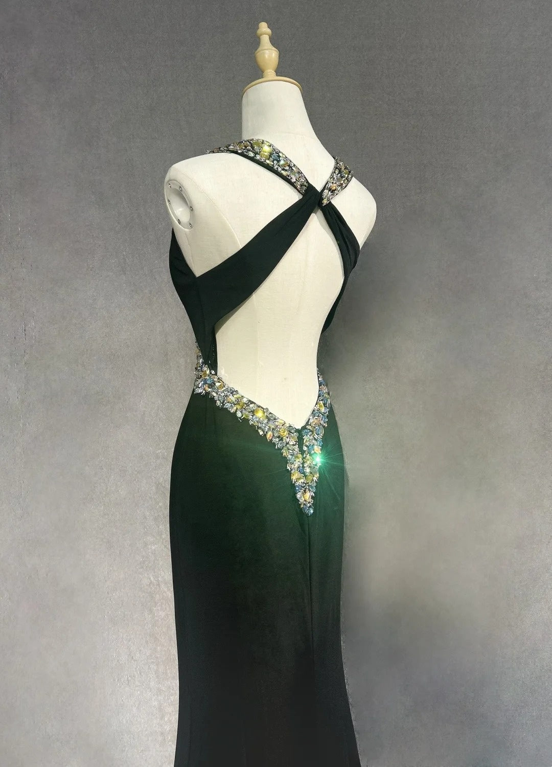Vintage Abschlussballkleider Meerjungfrau Neckholder Black Tie Kleid Satin 70er Jahre mit Perlen Bestickt Rückenfrei Langes Abendkleid N2519
