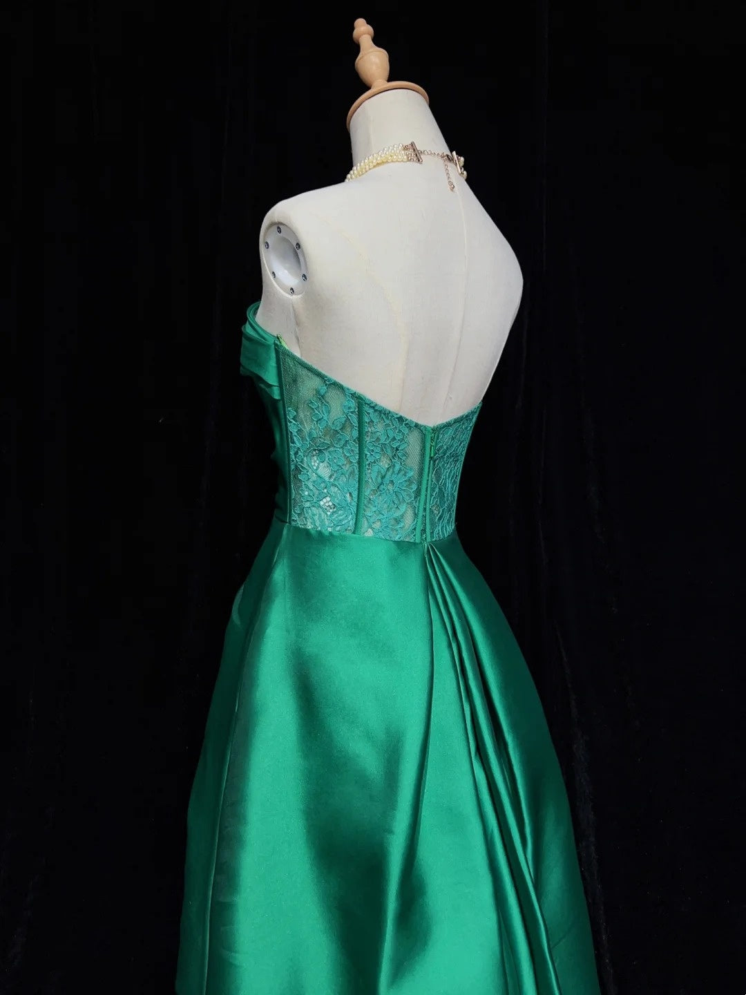 Bezaubernde Ballkleider für den Abschlussball, trägerlos, grün, mit Falten, langes Abendkleid N3902