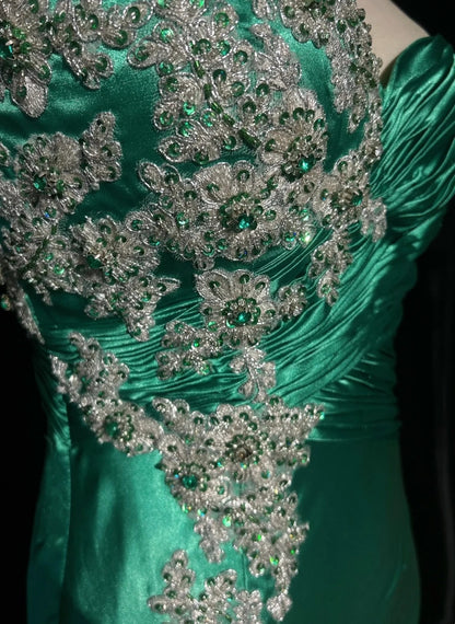 Robes de bal vintage coupe trapèze asymétrique en satin vert des années 70 avec appliques en dentelle longue robe de soirée N2529