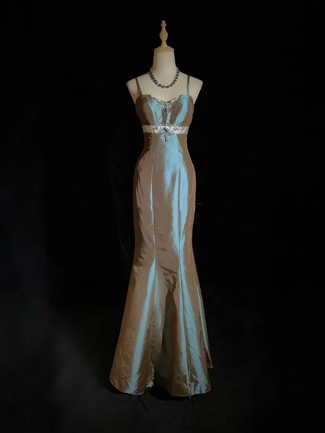 Verträumte 90er Abschlussballkleider Meerjungfrau Spaghettiträger Satin mit Perlen Abendkleider N3825