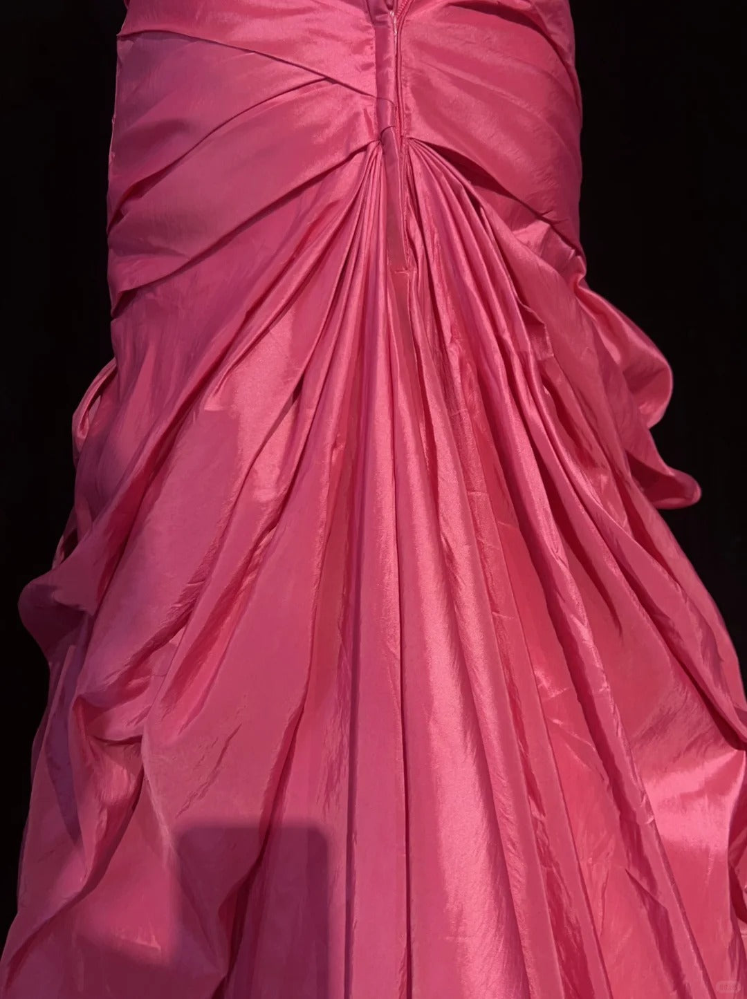 Vintage Abschlussballkleider Meerjungfrau Trägerlos Hot Pink Satin Mit Gestuften Lagen 90er Langes Abendkleid N2915