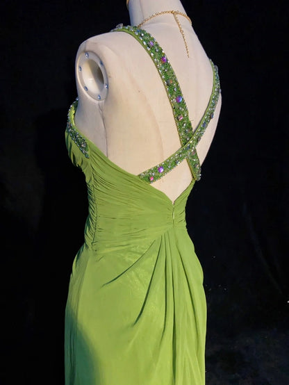 Dezente Meerjungfrauen-Abschlussballkleider Neckholder Olivgrün mit Perlenstickerei Lange Abendoutfits N3457