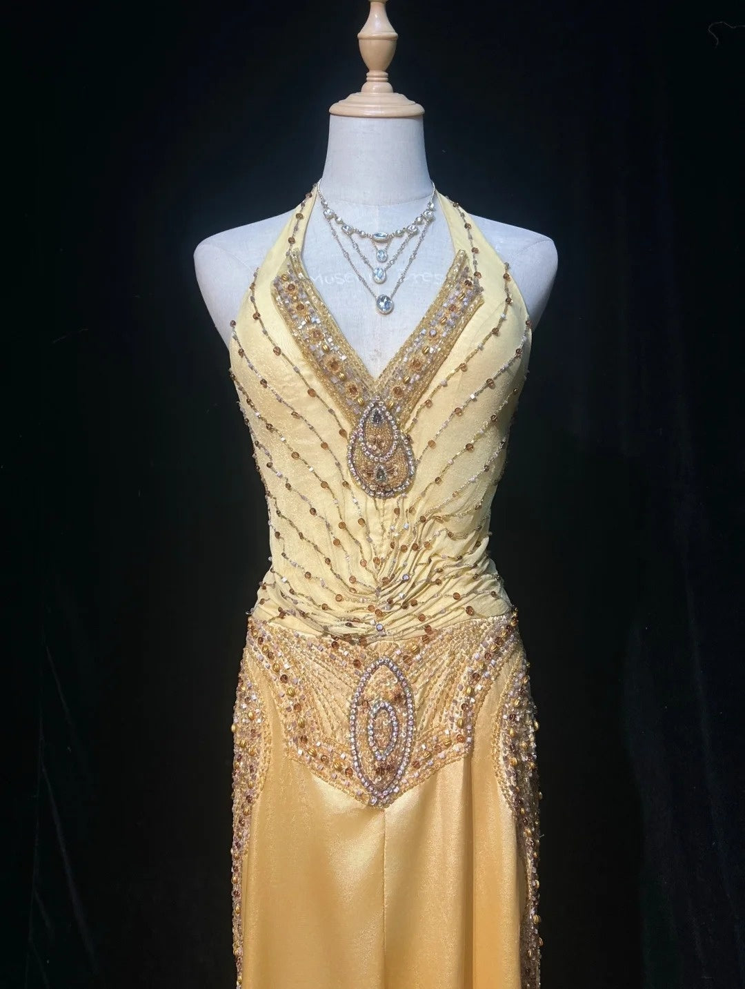 Modestes Robes de Bal de Fin d'Année pour Lycée Inspiration Coupe Droite Licou Jaune Semi-Formel Longues Robes de Bal pour Adolescentes AB2153