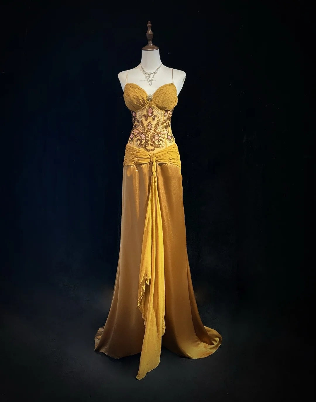 Robes de bal vintage Sirène Bretelles fines Dorées avec volants Perles Mousseline Robe de soirée années 90 N2588