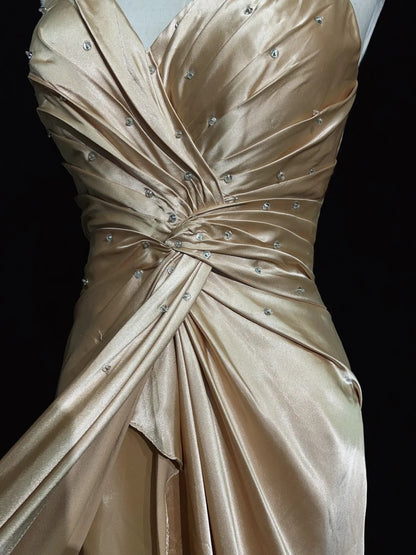 Idées de robes de bal vintage trapèze col en V en satin doré longues années 90 avec perles robes de soirée N3347