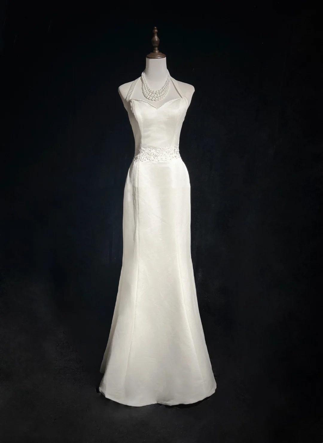 Einzigartige Hochzeitskleider Meerjungfrau Neckholder Satin Boho Stickerei Weiß Langes Brautkleid N3290