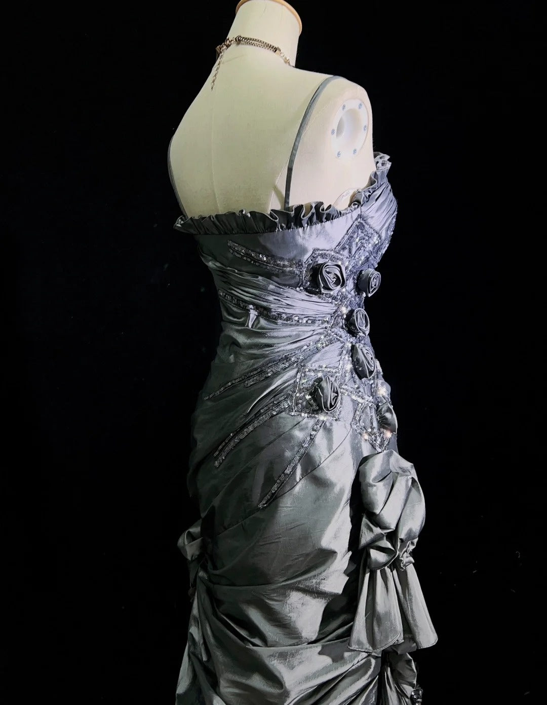Bescheidene Ballkleider Meerjungfrau Spaghettiträger Grau Satin mit 3D-Blumen Formelle Outfits N3653