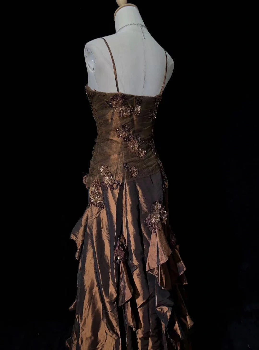 Robes de bal modestes trapèze à fines bretelles en satin marron sans manches longues tenues de soirée formelles N3639