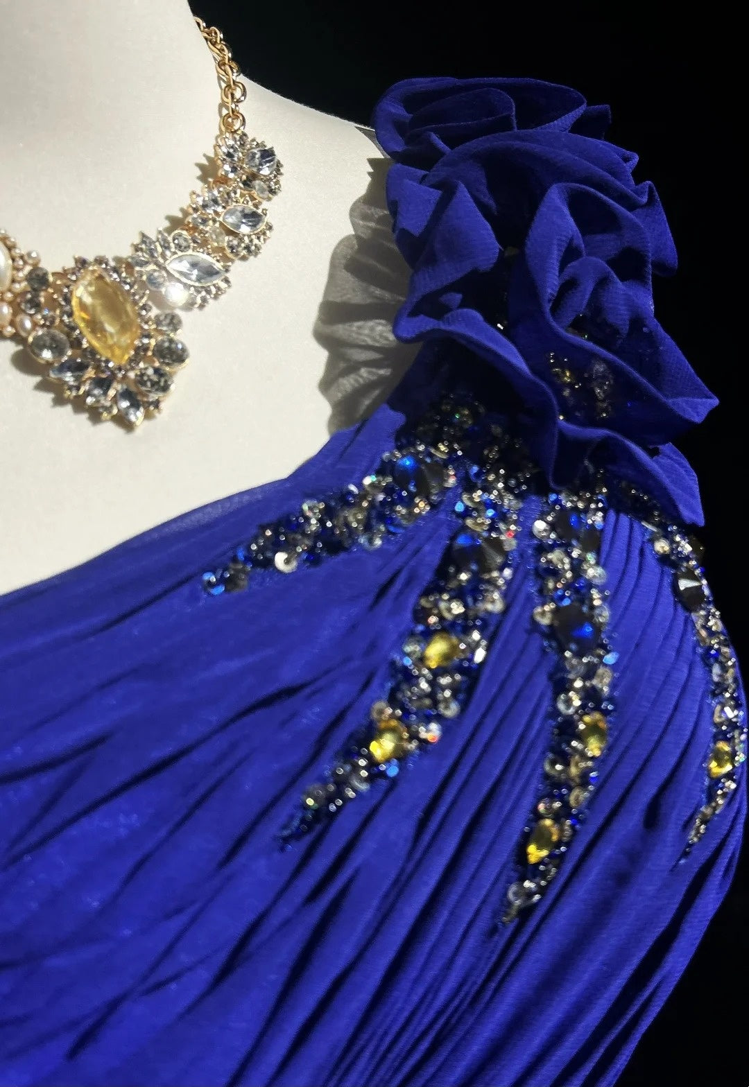 Robes de Bal Vintage Sirène Asymétrique Bleu Royal Mousseline de Soie avec Perles Fleurs 3D Robe Longue de Soirée N2458