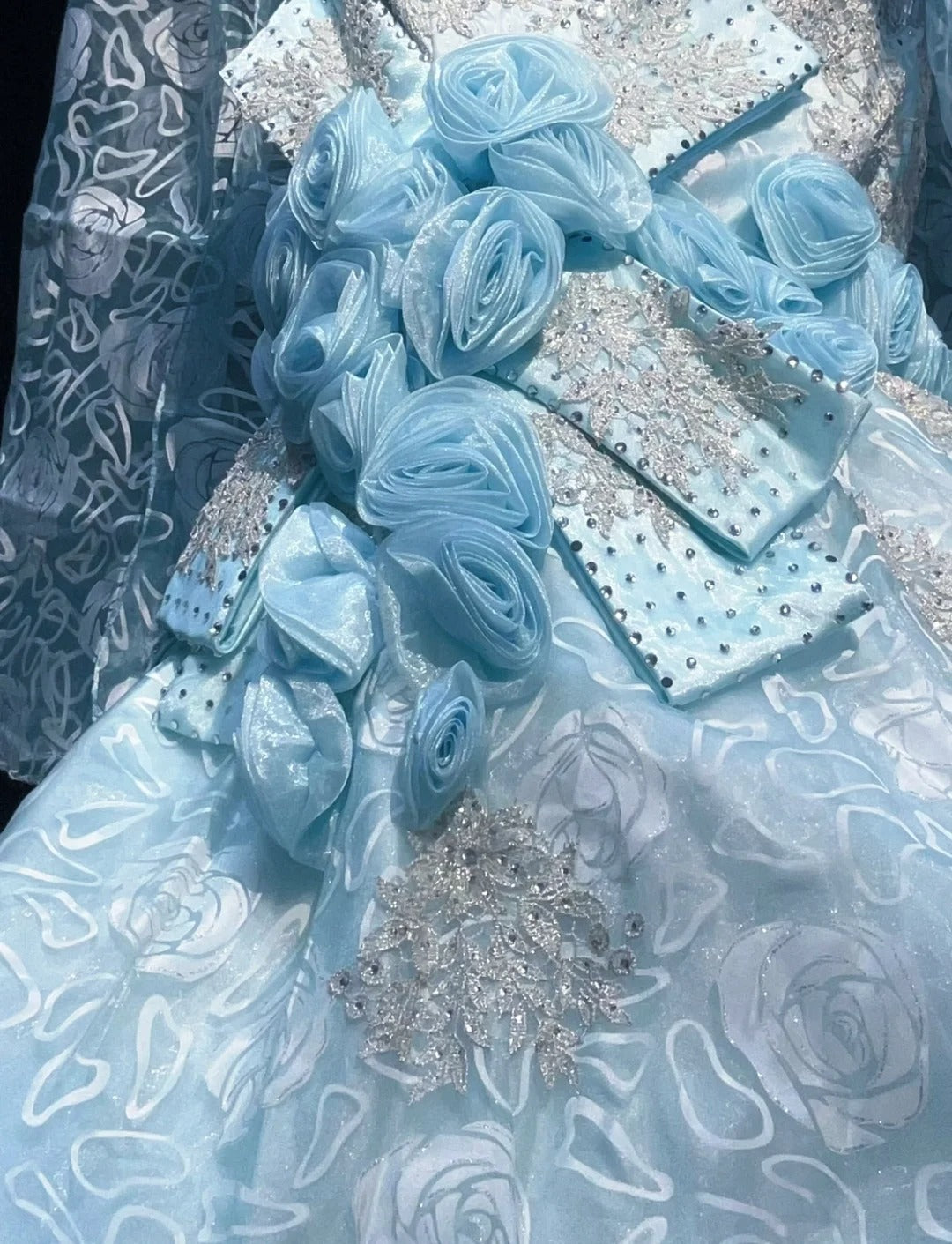 Wunderschöne Abiballkleider Meerjungfrau Spaghettiträger Hellblau mit Blumen Perlenstickerei Lange Abendkleider N3319