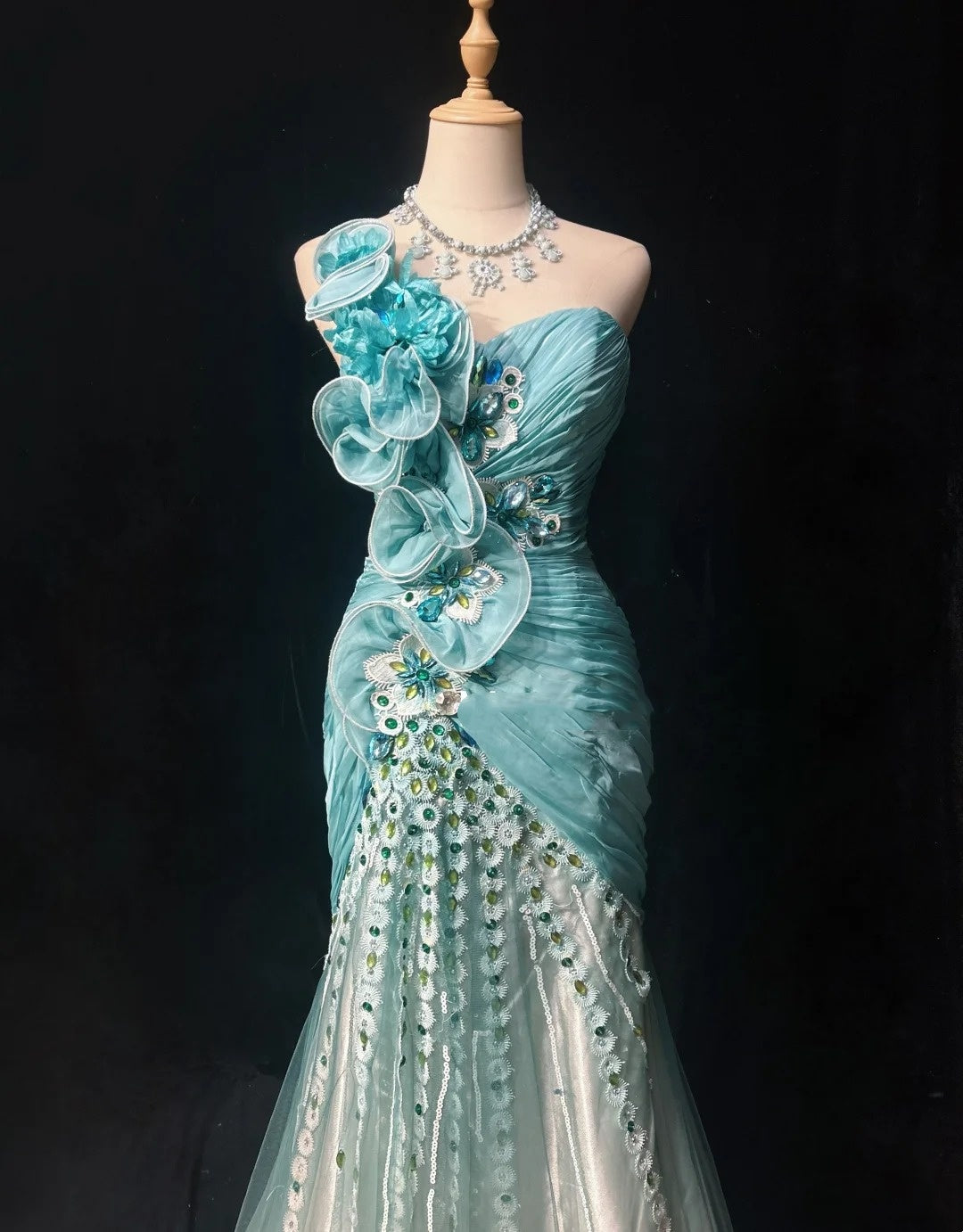 Bescheidene Abschlussballkleider Meerjungfrau One Shoulder Blau Tüll Spitze Ärmellos Mit Rüschen Festliches Abendkleid N3833