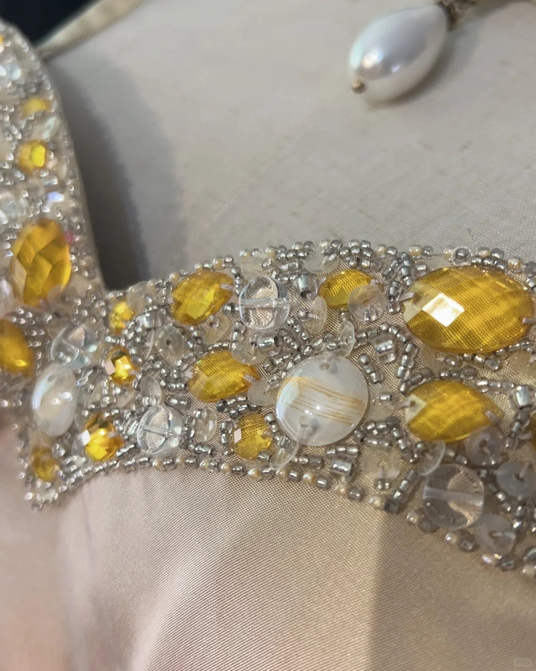 Robes de bal vintage, inspiration sirène, fines bretelles, taffetas jaune, longues années 1990, avec perles, robes de soirée N3328