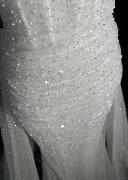Einzigartige Hochzeitskleider Meerjungfrau schulterfrei Pailletten mit Rüschen Weißes langes Brautkleid N3619