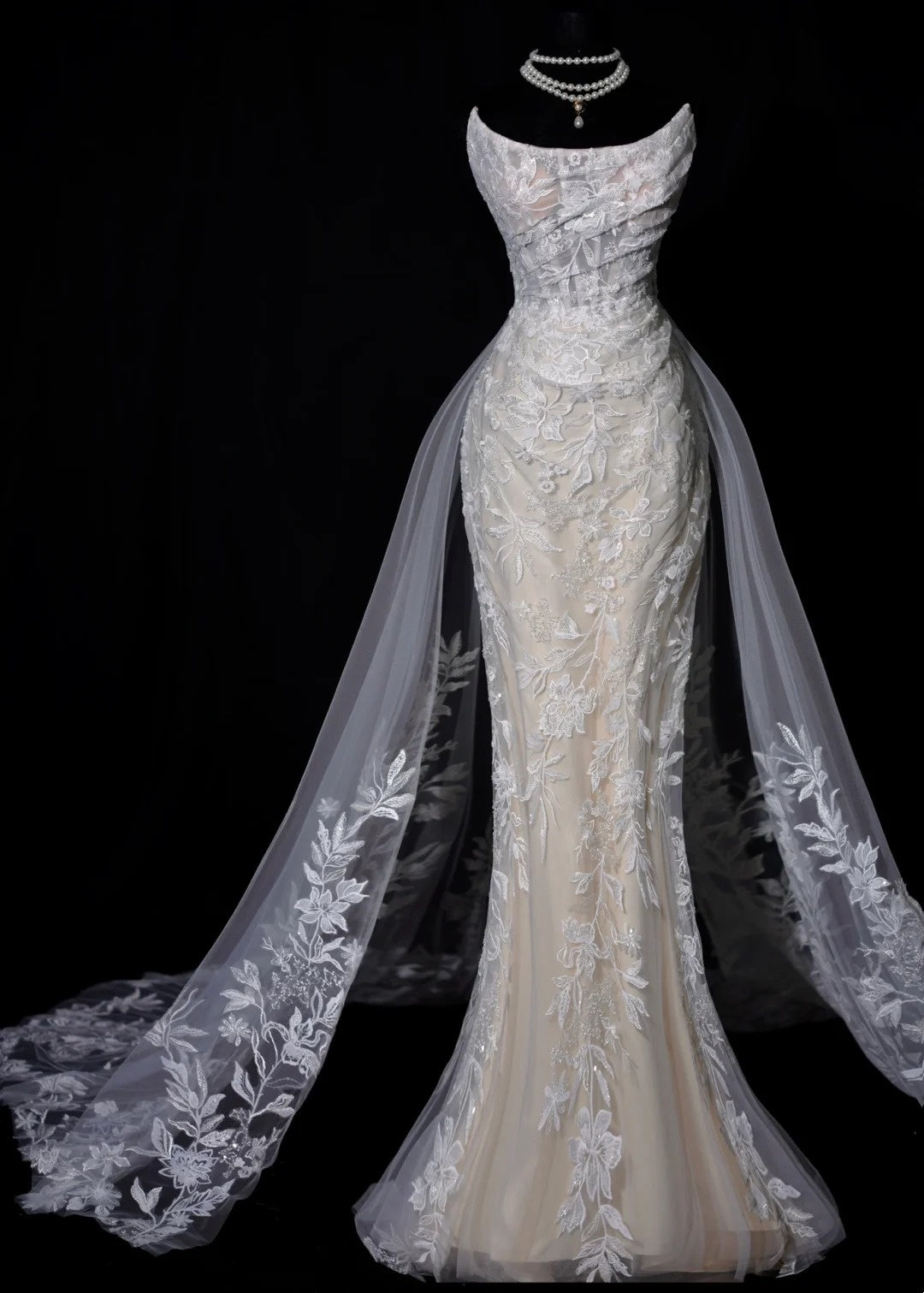 Chic Long Wedding Dresses White Mermaid Strapless Lace Long Wedding Dress For Brides Fitted With Train Bridal Gowns AB2476