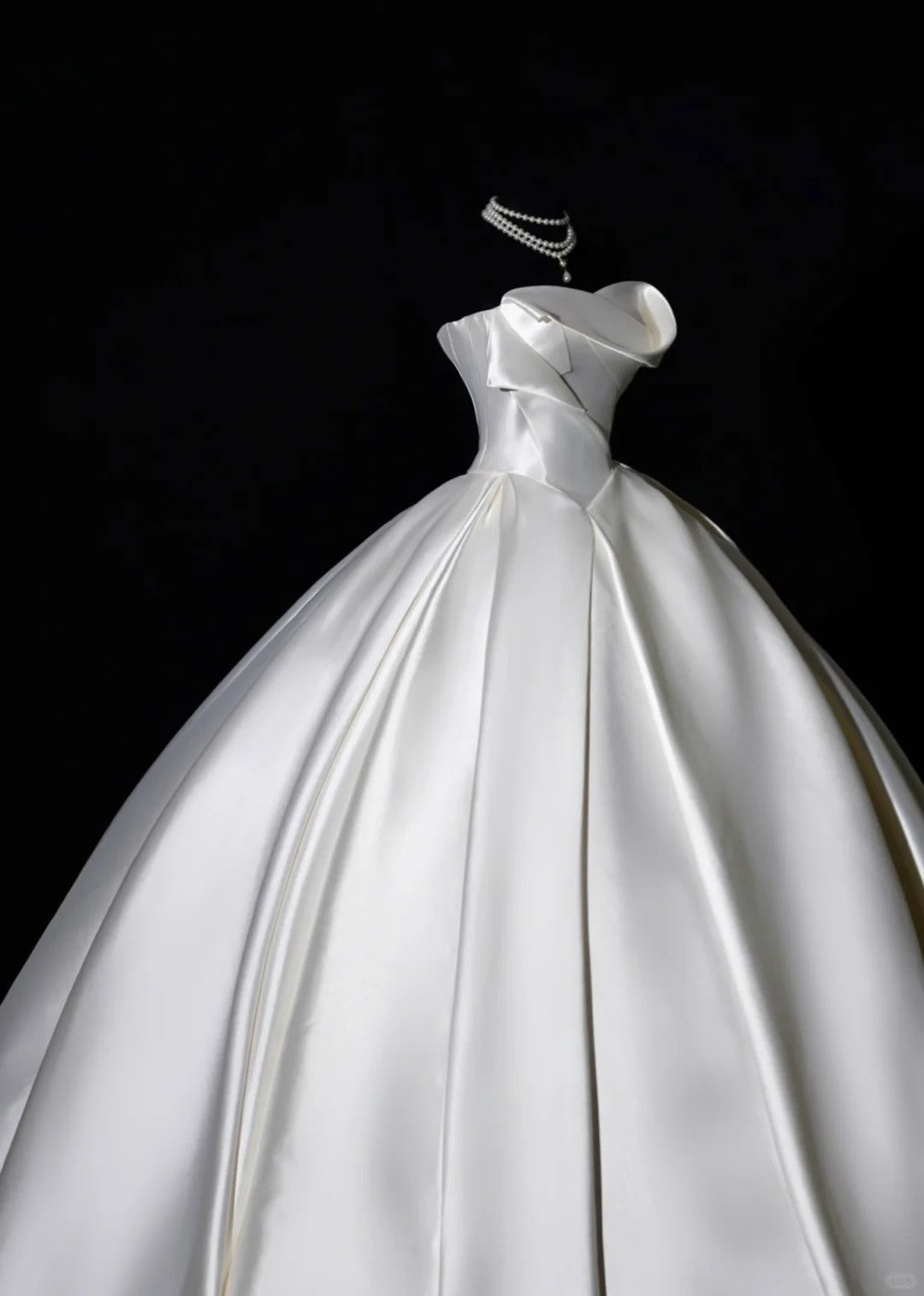 Robe de mariée classique, robe de bal bustier en satin ivoire sans manches, robe de mariée cintrée AB2531
