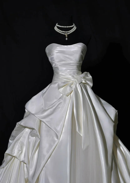 Robe de mariée luxueuse, robe de bal bustier ivoire sans manches, robe de mariée cintrée AB2522