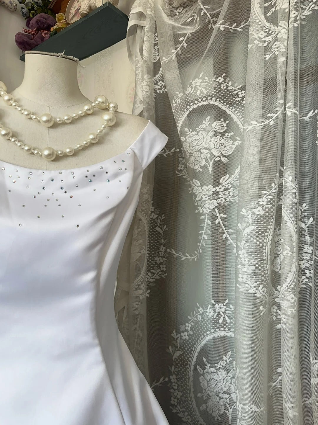 Robe de bal sobre en satin blanc, longue, style princesse, inspiration robe de soirée N1284