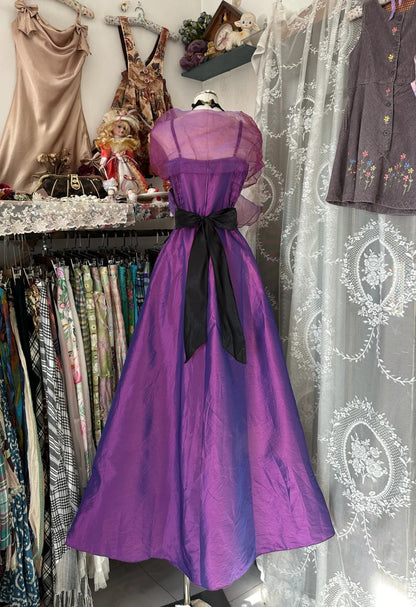 Robe de bal longue à bretelles spaghetti couleur raisin, coupe trapèze, avec cape, élégante et raffinée. Tenue de soirée formelle. N1081