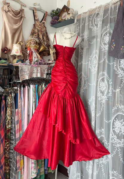Robes de bal modestes sirène à bretelles spaghetti rouges sans manches avec volants, tenues de soirée RB3942
