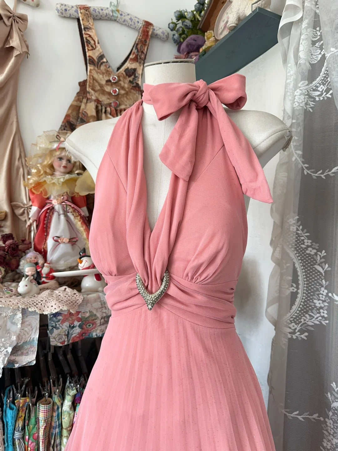 Elegantes, ärmelloses, langes, formelles A-Linien-Abendkleid aus rosa Chiffon mit Neckholder, Modell N1285