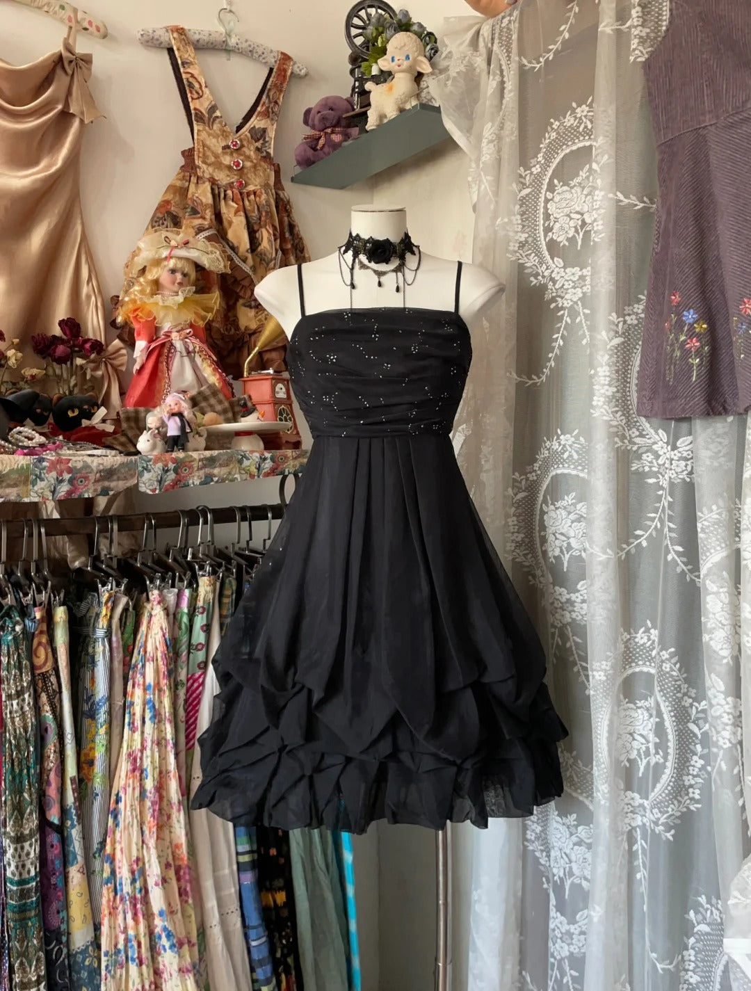 Robe de bal simple en mousseline de soie noire courte avec bretelles fines, pour remise de diplôme, anniversaire ou retour aux sources N3741