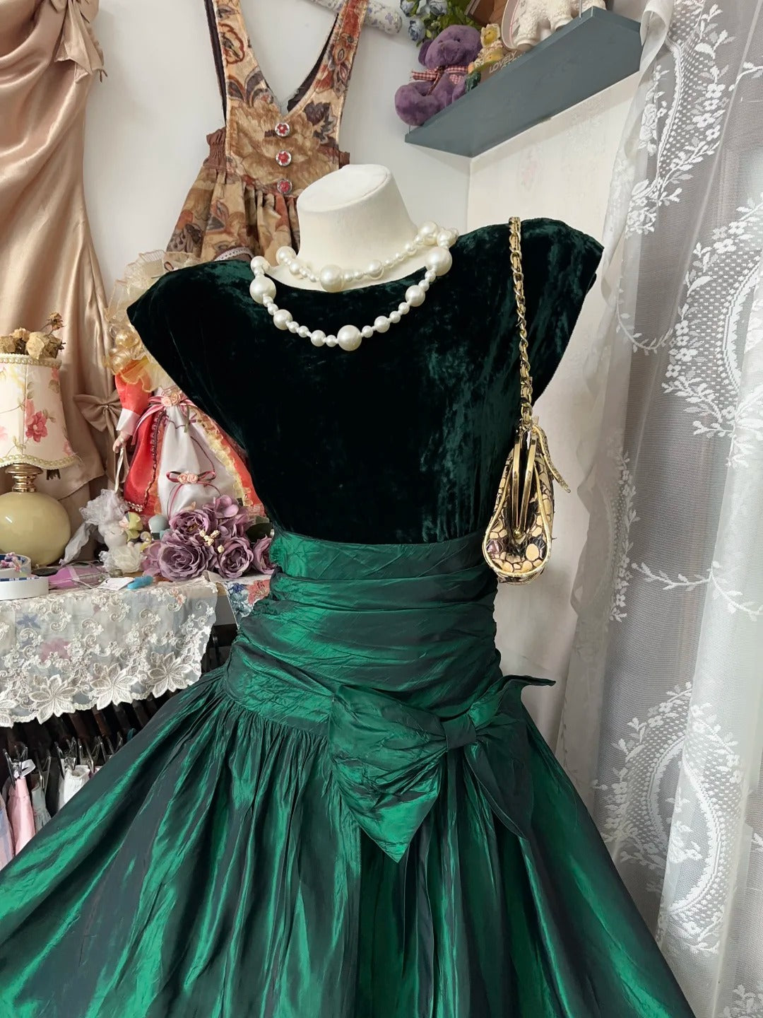 Robes de bal élégantes Col rond Vert foncé Satin Velours Sans manches Tenues de soirée formelles N3777