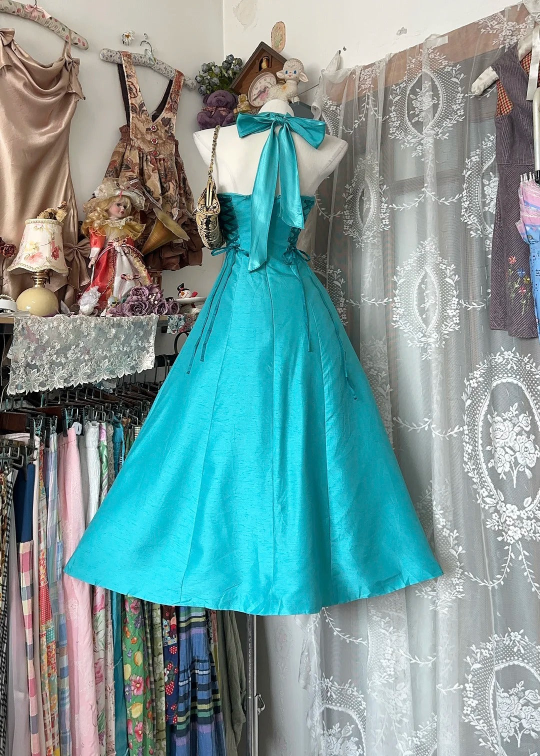 Robe de bal vintage en satin bleu mi-longue à col licou pour soirée, anniversaire et remise de diplôme N2840
