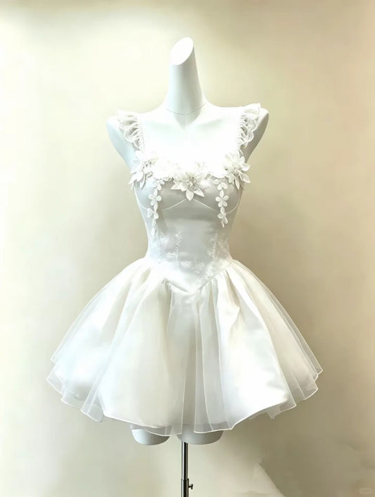 Unique Ball Gown Spaghetti Strap White Tulle With Appliqued Short Graduation Dresses Inspo Senior Homecoming Outfits RB4912