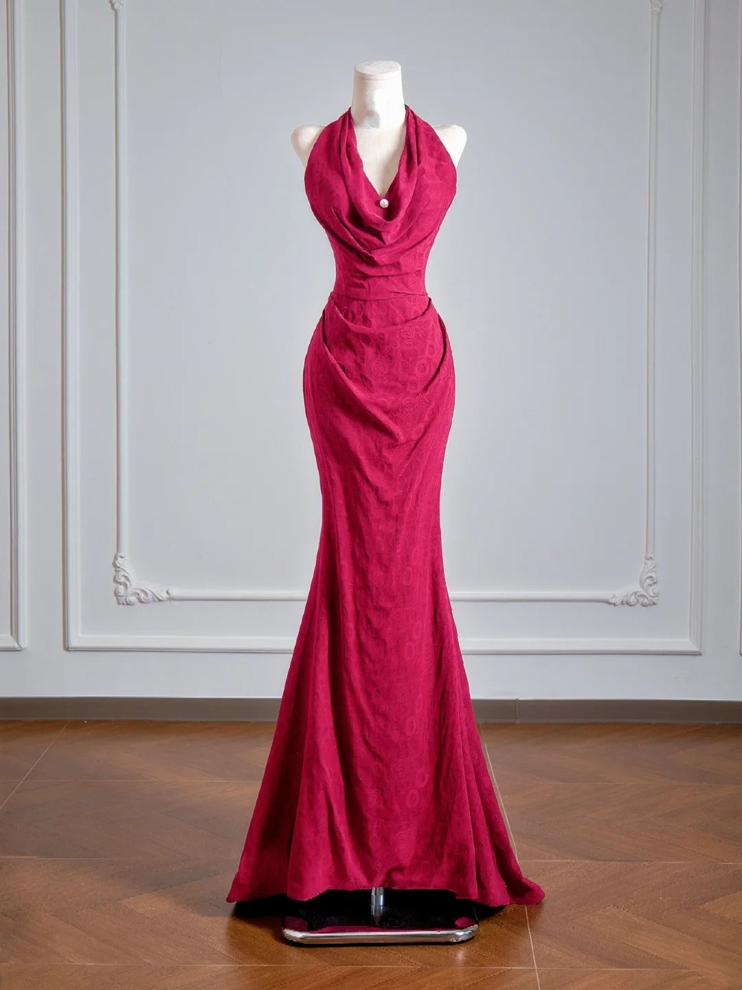 Robe de bal longue fuchsia sirène flatteuse à col halter, idéale pour les soirées formelles et les fêtes d'anniversaire (N384)