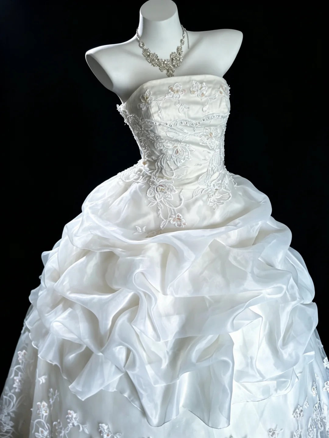 Prinzessinnen-Brautkleider Ballkleid Trägerlos mit Perlenstickerei Sommer Langes Hochzeitskleid N4220