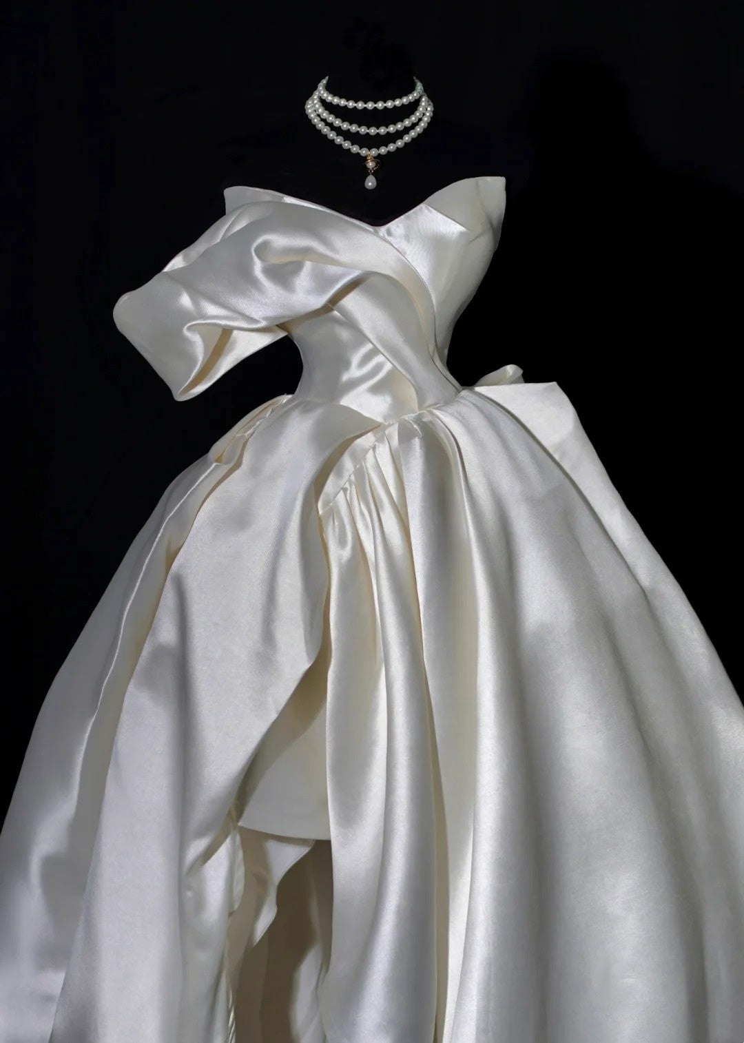Classic Wedding Dresses Ball Gown Sweetheart Satin High Low Brides Dress Fitted Bridal Gowns AB2533