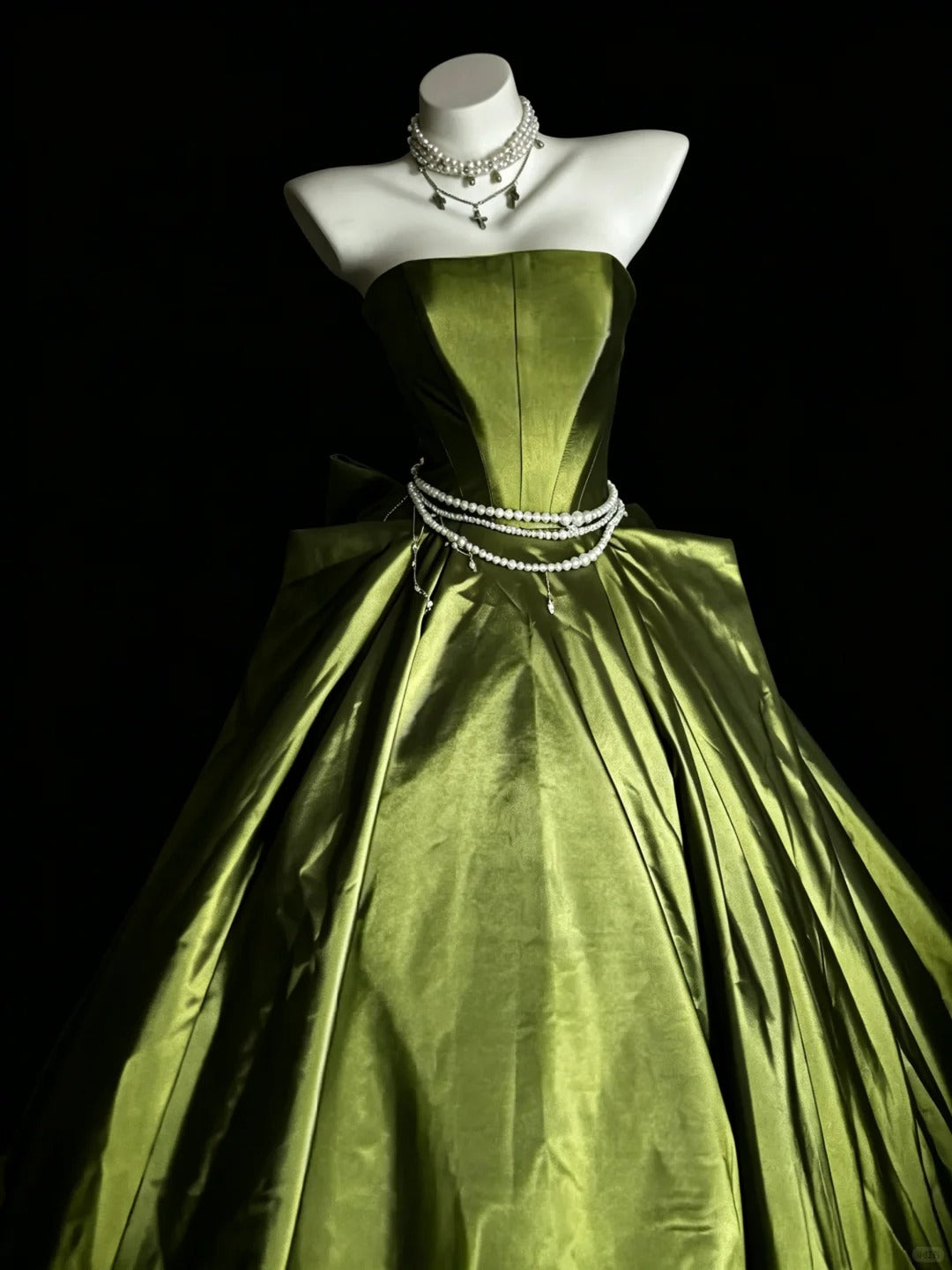 Robe de bal de princesse bustier en satin vert olive avec volants, robes de bal de promo Sweet 16, robe de Quinceañera N4190