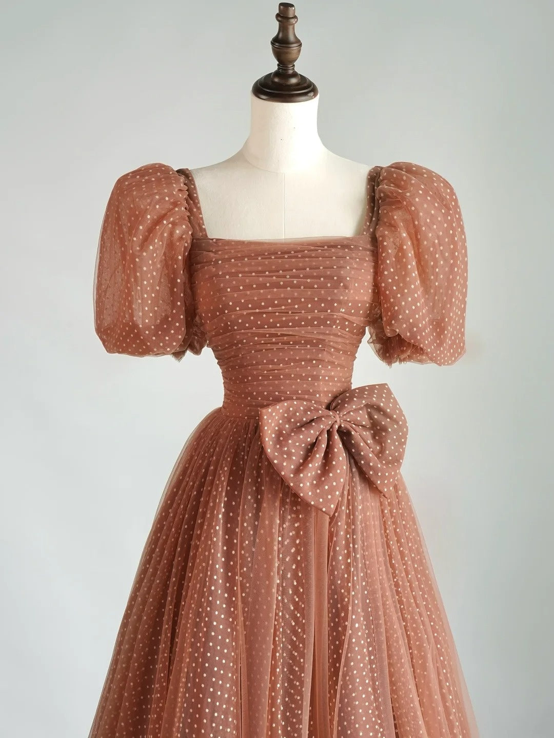 Robe de bal modeste en tulle à pois, col carré et coupe trapèze, inspiration robe de princesse N765