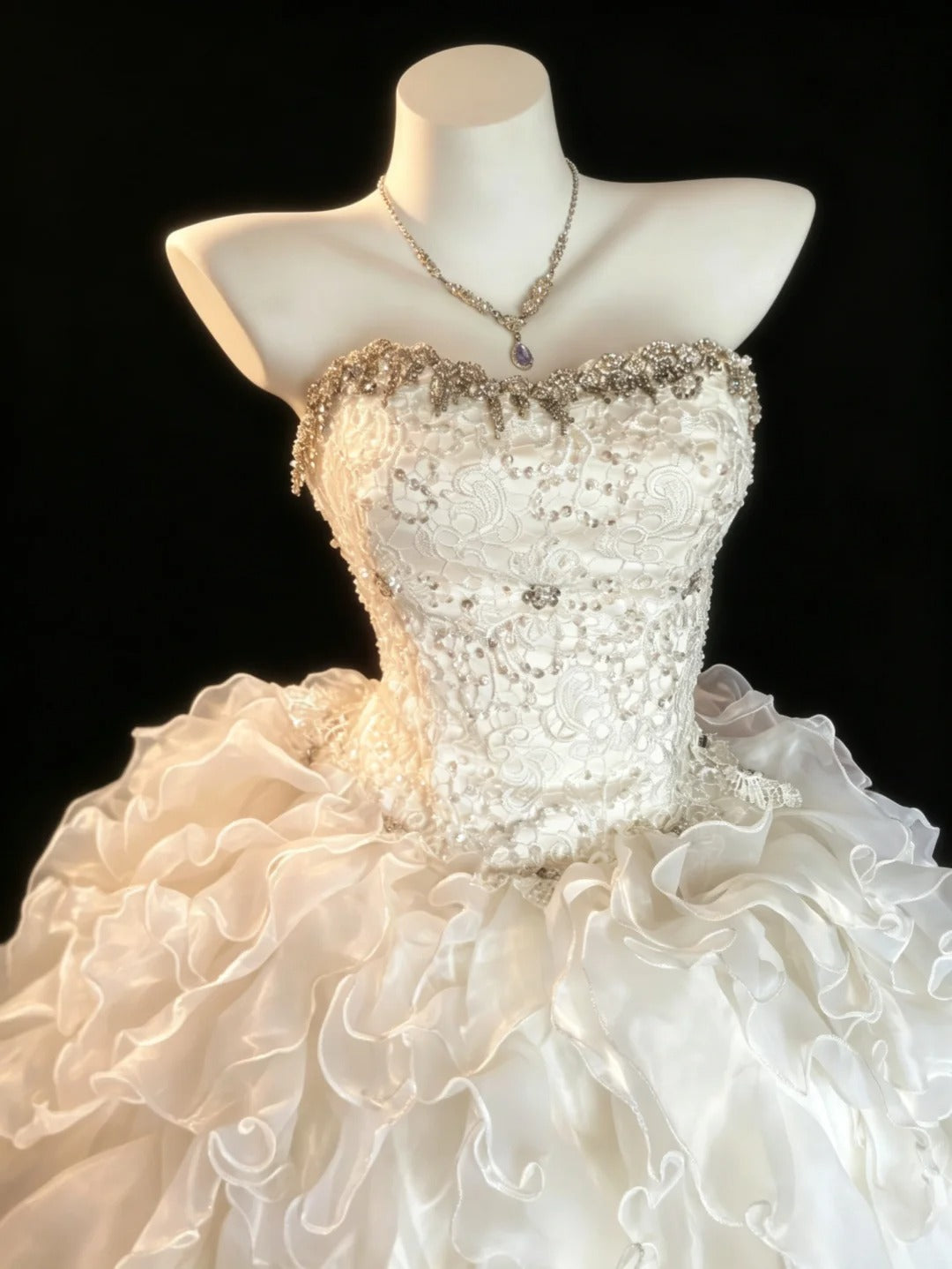 Robe de bal de princesse bustier à volants superposés avec perles robes de Sweet 16 robe de Quinceañera N4181
