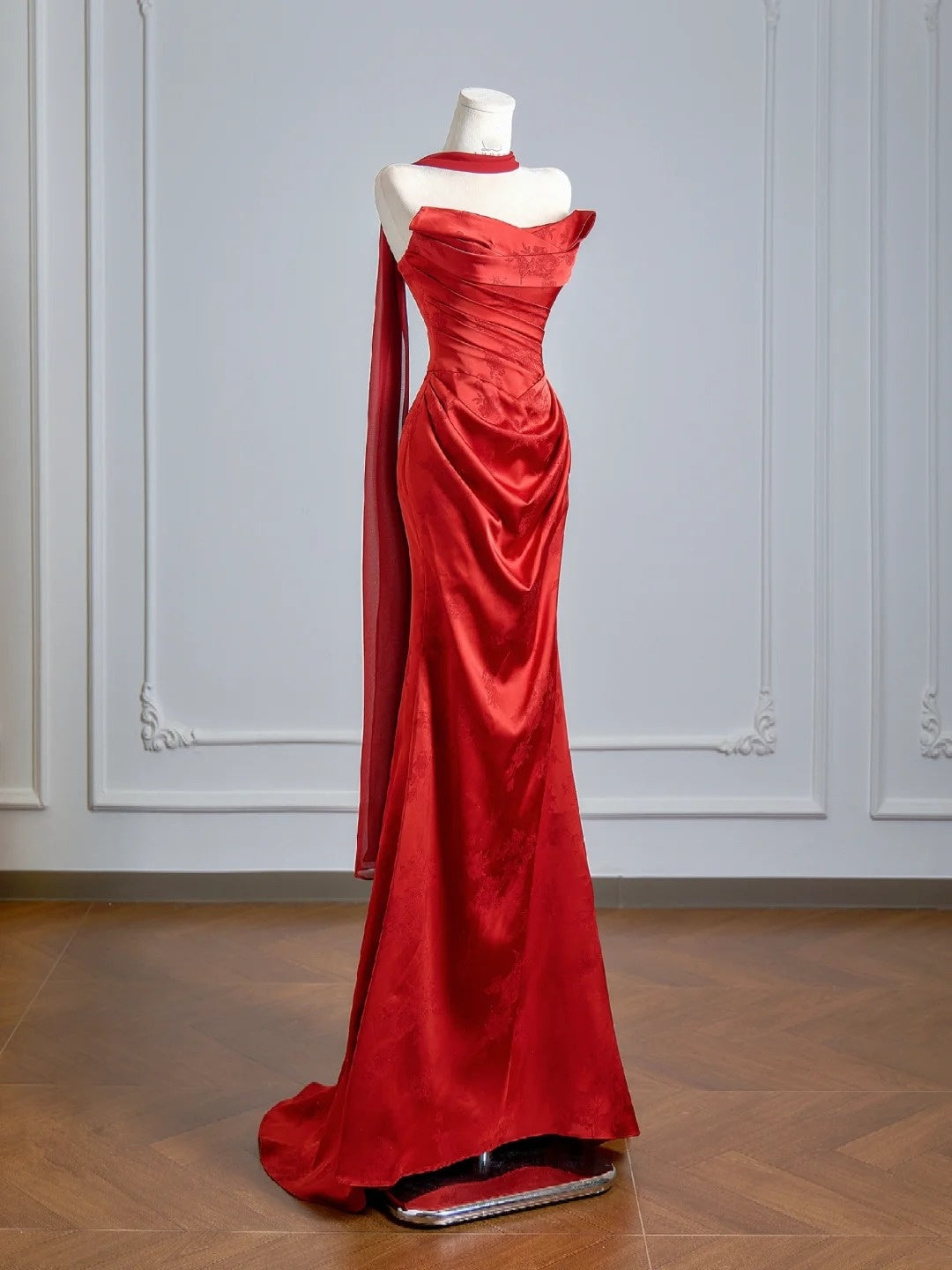 Robe de bal sirène flatteuse sans bretelles en satin rouge avec foulard, robe de soirée longue, robe de fête d'anniversaire formelle N383